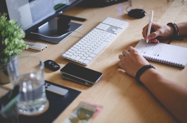 bg-slider-icons-bottom1.jpg website-design